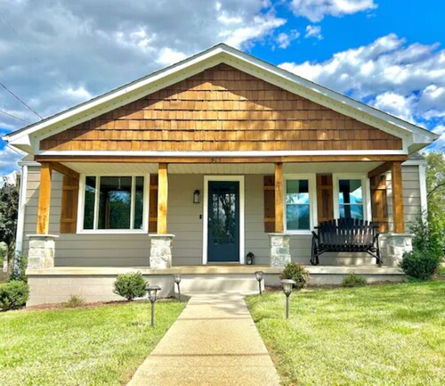 Cottage by the Caverns *FIRE PIT* *MOUNTAIN VIEWS*