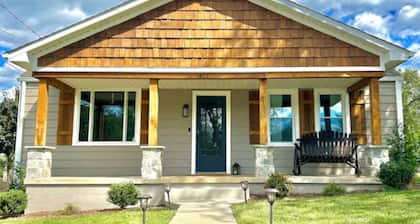 Cottage by the Caverns *FIRE PIT* *MOUNTAIN VIEWS*