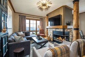 Smart TV, fireplace, stereo - Tremblant Prestige - Équinoxe 170-8 (Mont-Tremblant)