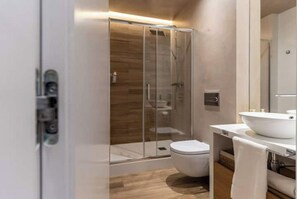 Shower, hair dryer, towels, soap - Square Shops (Córdoba)