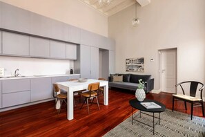40-inch flat-screen TV with digital channels, TV - Croce Apartments (Rome)