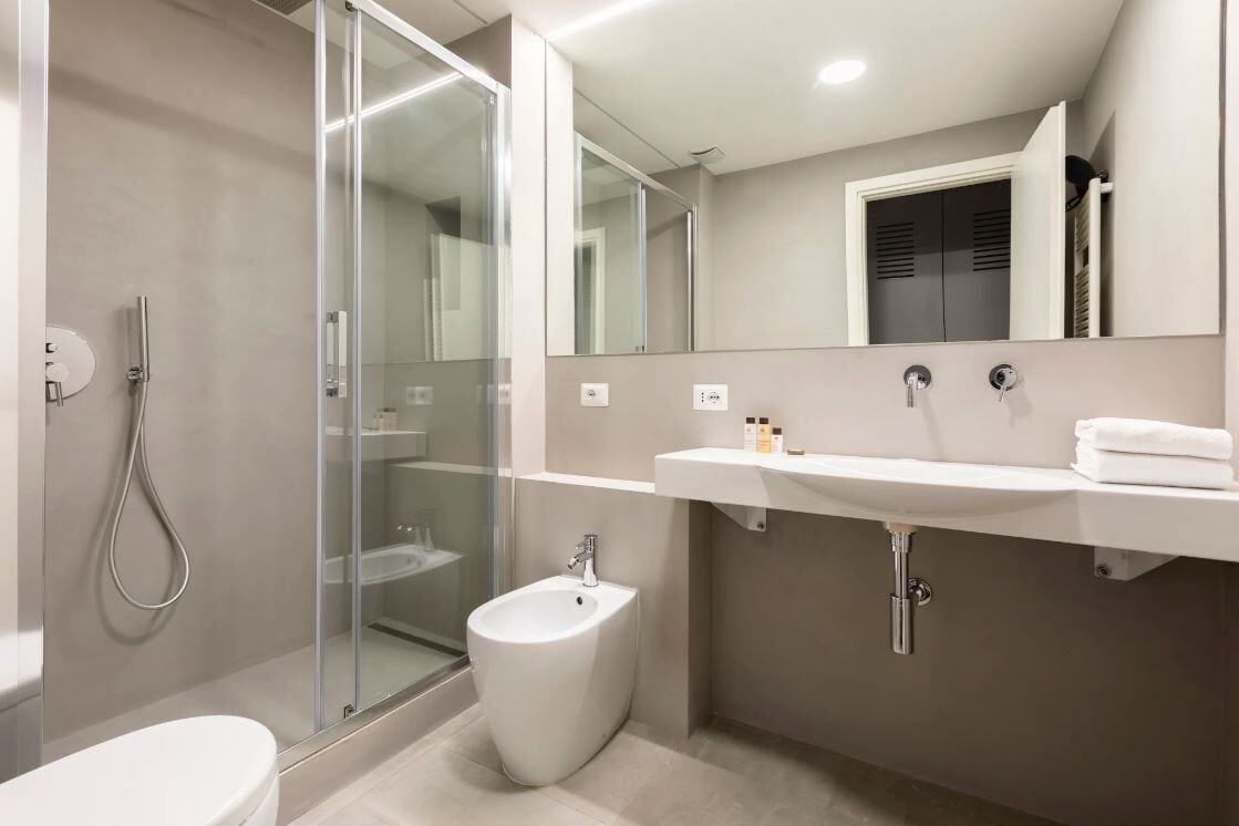 Rainfall showerhead, free toiletries, hair dryer, bidet