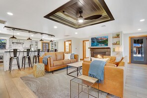 Televisión, chimenea y futbolito 