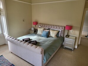 6 chambres, fer et planche à repasser, lit parapluie, Wi-Fi gratuit