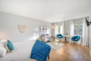 1 bedroom, desk, WiFi, bed sheets