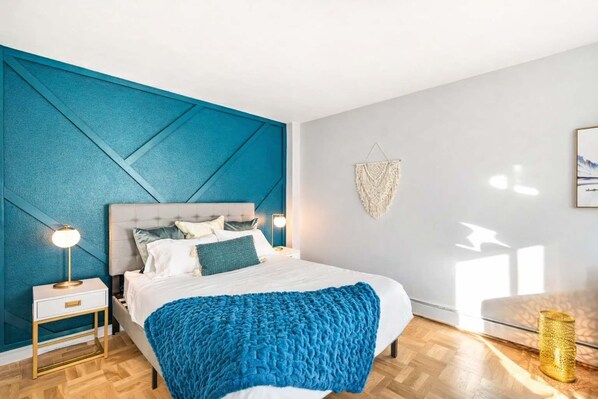 1 bedroom, desk, WiFi, bed sheets