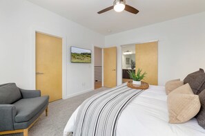 3 bedrooms, desk, iron/ironing board, WiFi