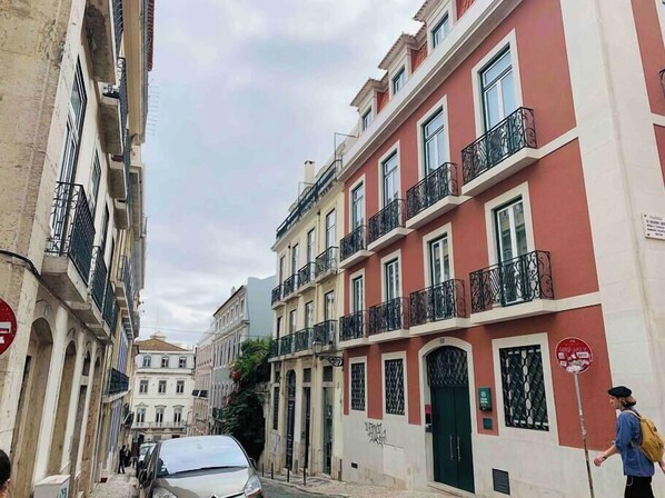 A narrow street with buildings on both sides, featuring balconies and a mix of architectural styles. - Chiado | 4 Bedrooms + 2 Baths | Parking (Lisboa)