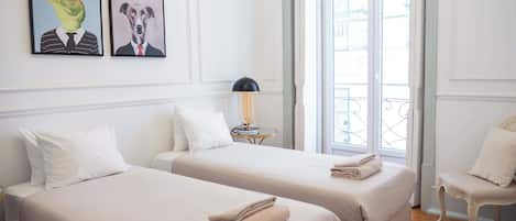 5 makuuhuonetta, silitysrauta/-lauta, vauvan matkasänky, Wi-Fi