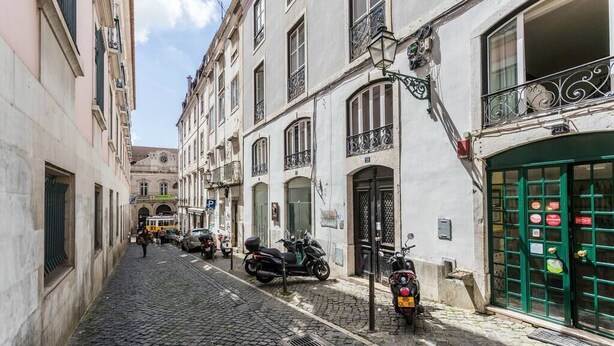 Exterior - Bairro Alto | 4 Bedrooms + 3 Baths | Sleeps 8 (Lisboa)