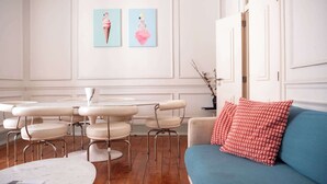 Interior - Bairro Alto | 4 Bedrooms + 3 Baths | Sleeps 8 (Lisboa)