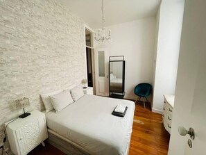 3 bedrooms, desk, iron/ironing board, travel cot - São Paulo 2 - Spacious 3BD next to Time Out Market (Lisboa)