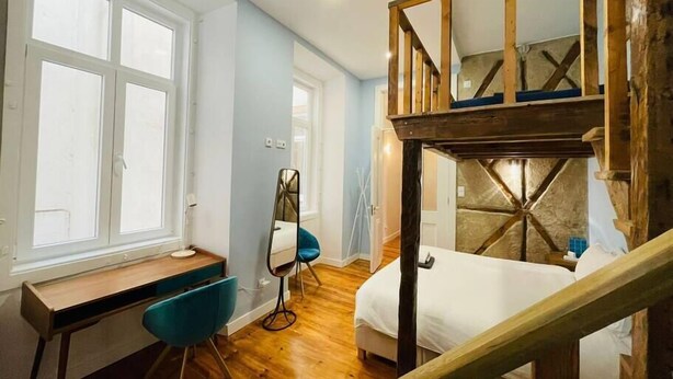 3 bedrooms, desk, iron/ironing board, travel crib