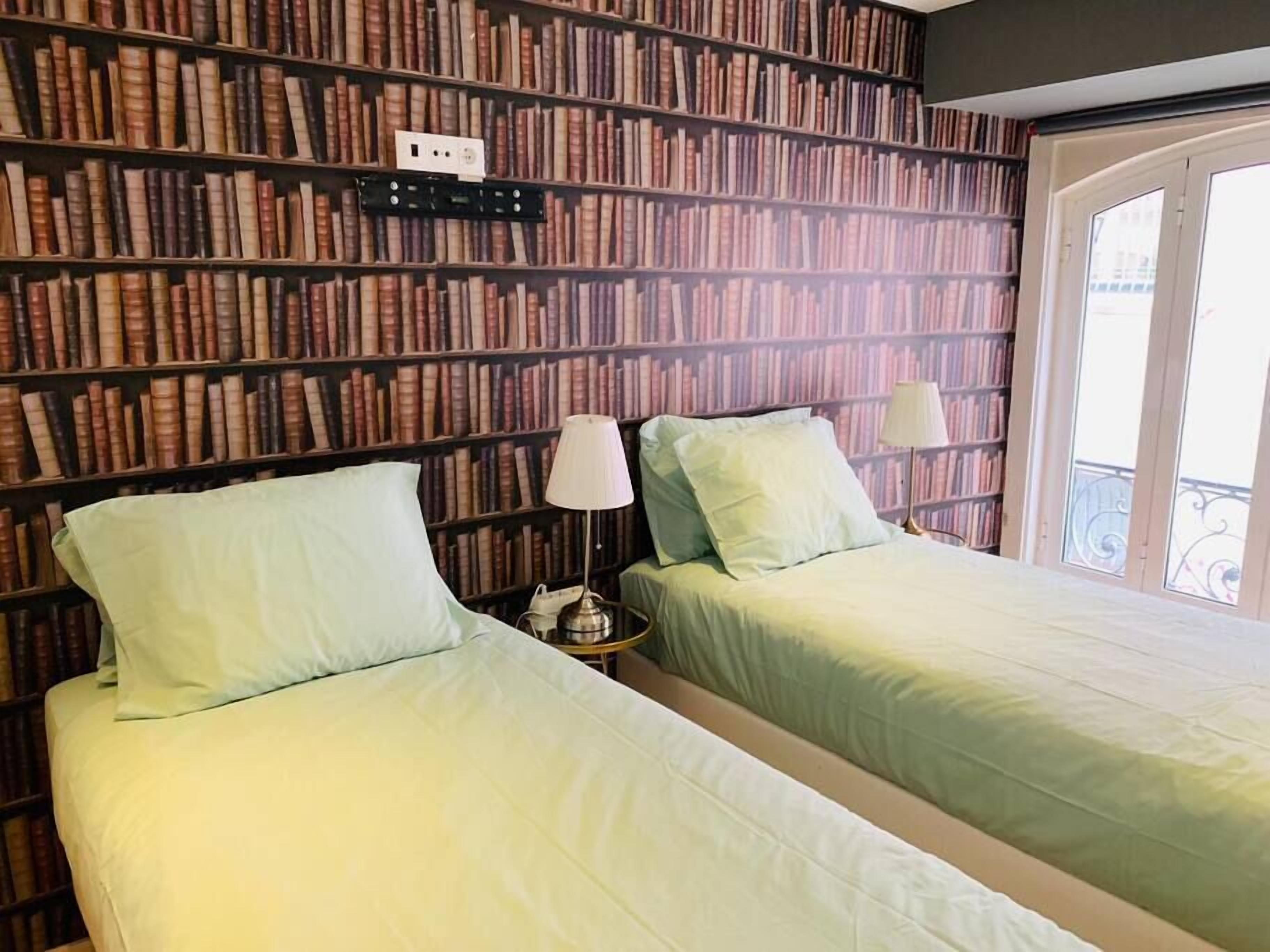 3 Schlafzimmer, Schreibtisch, Bügeleisen/Bügelbrett, Reisekinderbett