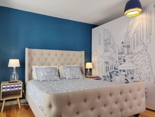 3 chambres, bureau, fer et planche à repasser, lit de bébé portatif