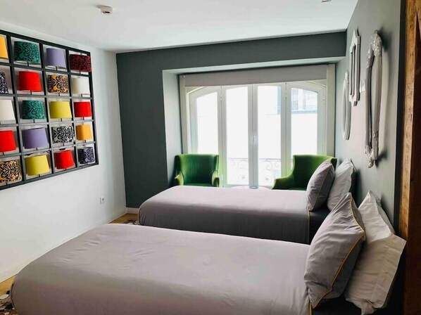 4 bedrooms, desk, iron/ironing board, WiFi