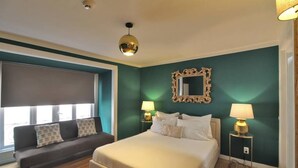 Room - Bairro Alto | 4 Bedrooms + 4 Baths | Sleeps 8 (Lisboa)
