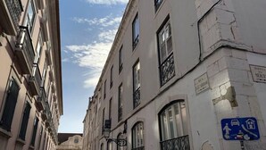 Exterior - Bairro Alto | 4 Bedrooms + 4 Baths | Sleeps 8 (Lisboa)