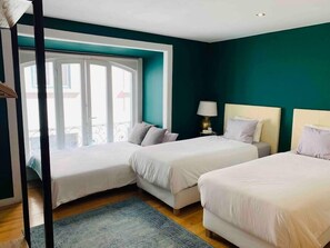 4 bedrooms, desk, iron/ironing board, WiFi