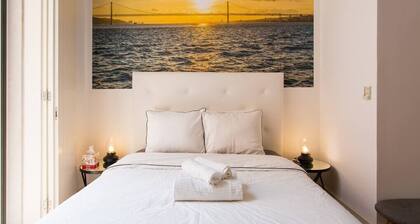 Flores - Triplex in Chiado w/ terrace & parking!