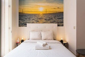 Room - Chiado | Triplex 6 Bedrooms | Terrace + Parking (Lisboa)