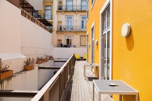 Outdoor dining - Flores -  Triplex in Chiado w/ terrace & parking! (Lisboa)