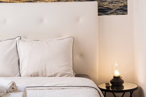 7 Schlafzimmer, Schreibtisch, Bügeleisen/Bügelbrett, Reisekinderbett