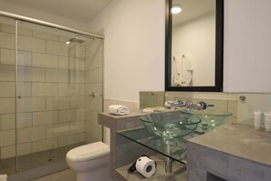 Dusche, Haartrockner, Handtücher