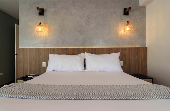 3 chambres, fer et planche à repasser, Wi-Fi, draps fournis