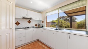 Oven - Good Vibes Falcon Bay (Falcon)