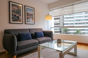 Een televisie en een kantoor