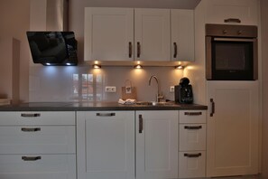 Kühlschrank, Ofen, Herdplatte, Geschirrspüler