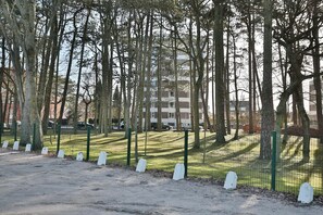 المنطقة المحيطة بالمنشأة