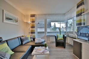 Fernseher, DVD-Player, Stereoanlage