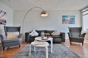 Fernseher, DVD-Player, Stereoanlage