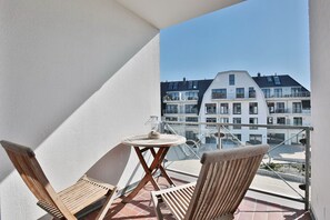 Outdoor dining - Strandhotel Niendorf Appartement 32 (Niendorf/Ostsee)