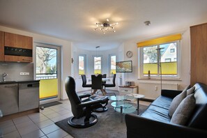 Fernseher, DVD-Player, Stereoanlage