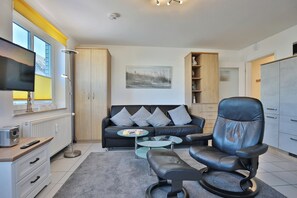 Fernseher, DVD-Player, Stereoanlage