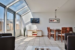 TV, DVD player, stereo - Strandhotel Niendorf Appartement 48 (Niendorf/Ostsee)