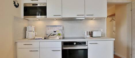 Microwave, oven, stovetop, coffee/tea maker