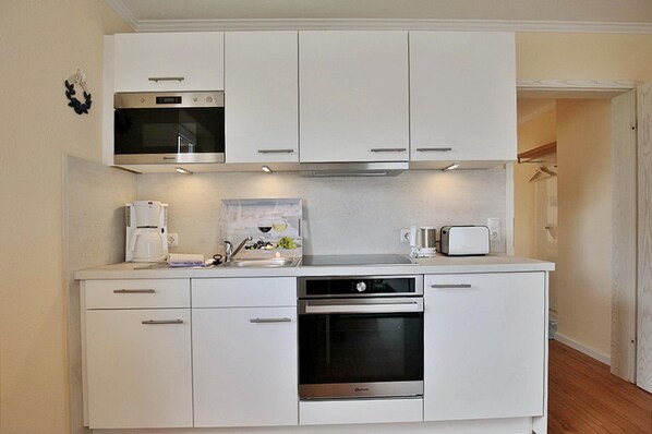 Microwave, oven, stovetop, coffee/tea maker - Gorch-fock-park 2 Appartement 15 (Timmendorfer Strand)