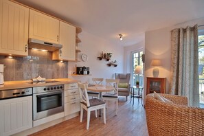 Fridge, microwave, oven, stovetop - Villa am Meer Strandallee 48 Appartement 10 (Timmendorfer Strand)