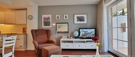 テレビ、DVD プレーヤー、ステレオ