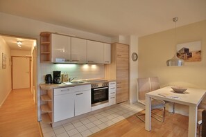 Kühlschrank, Ofen, Herdplatte, Geschirrspüler