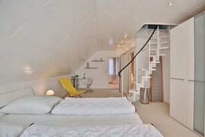 2 bedrooms, iron/ironing board, free WiFi