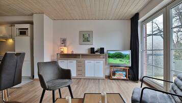 Fernseher, Stereoanlage