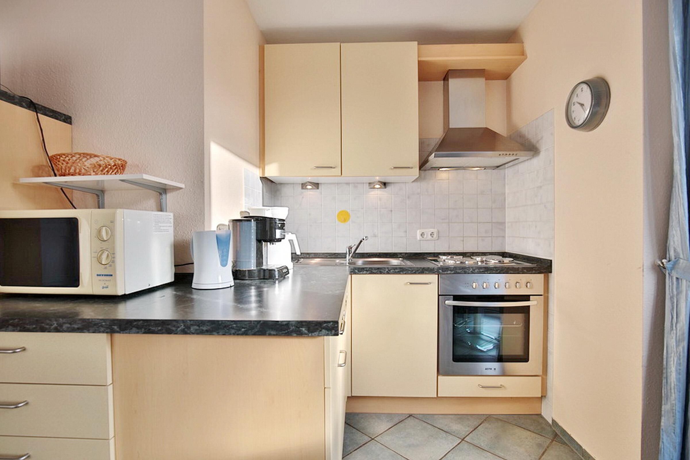 Frigorífic, microones, forn i placa de cuina 