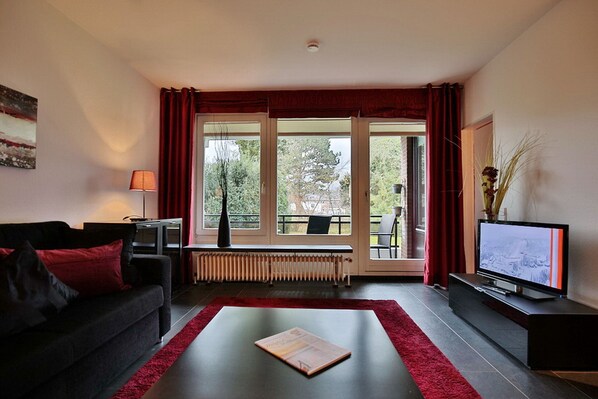 Fernseher, DVD-Player, Stereoanlage