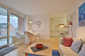 Fernseher, DVD-Player, Stereoanlage