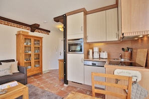 Fridge, microwave, oven, stovetop - Gorch-fock-str 16a Appartement 10 (Timmendorfer Strand)